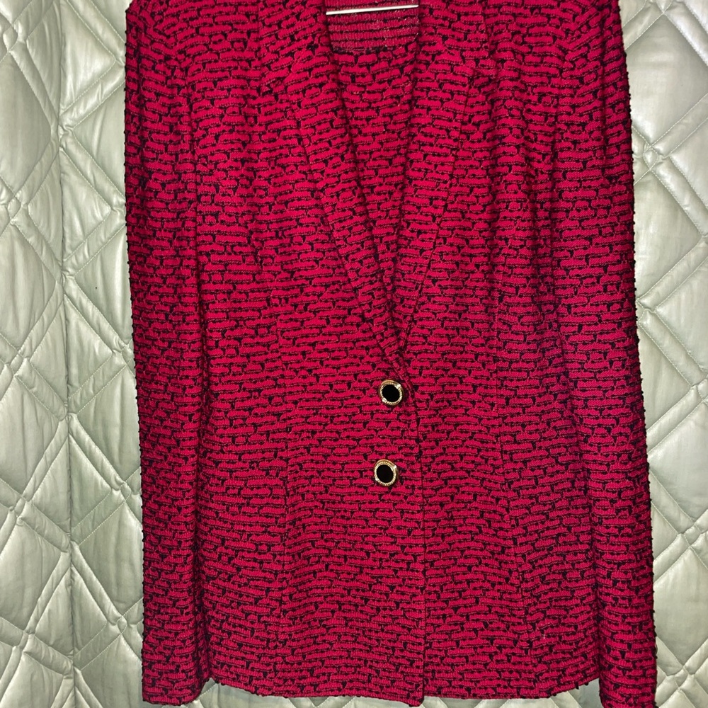 Excellent burgundy pink and black two piece suit,smoke free and pet free home.